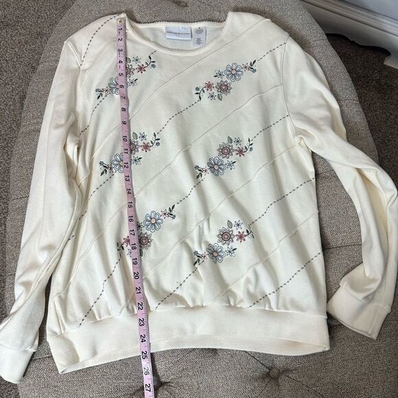 Vintage Alfred Dunner Floral Embellished Sweatshirt - Picture 13 of 15